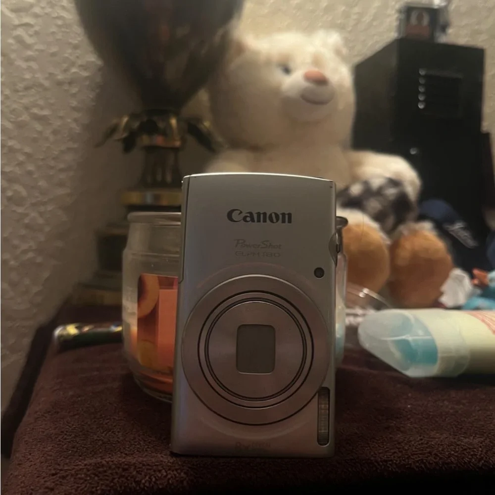 Canon 180 poweshot camera